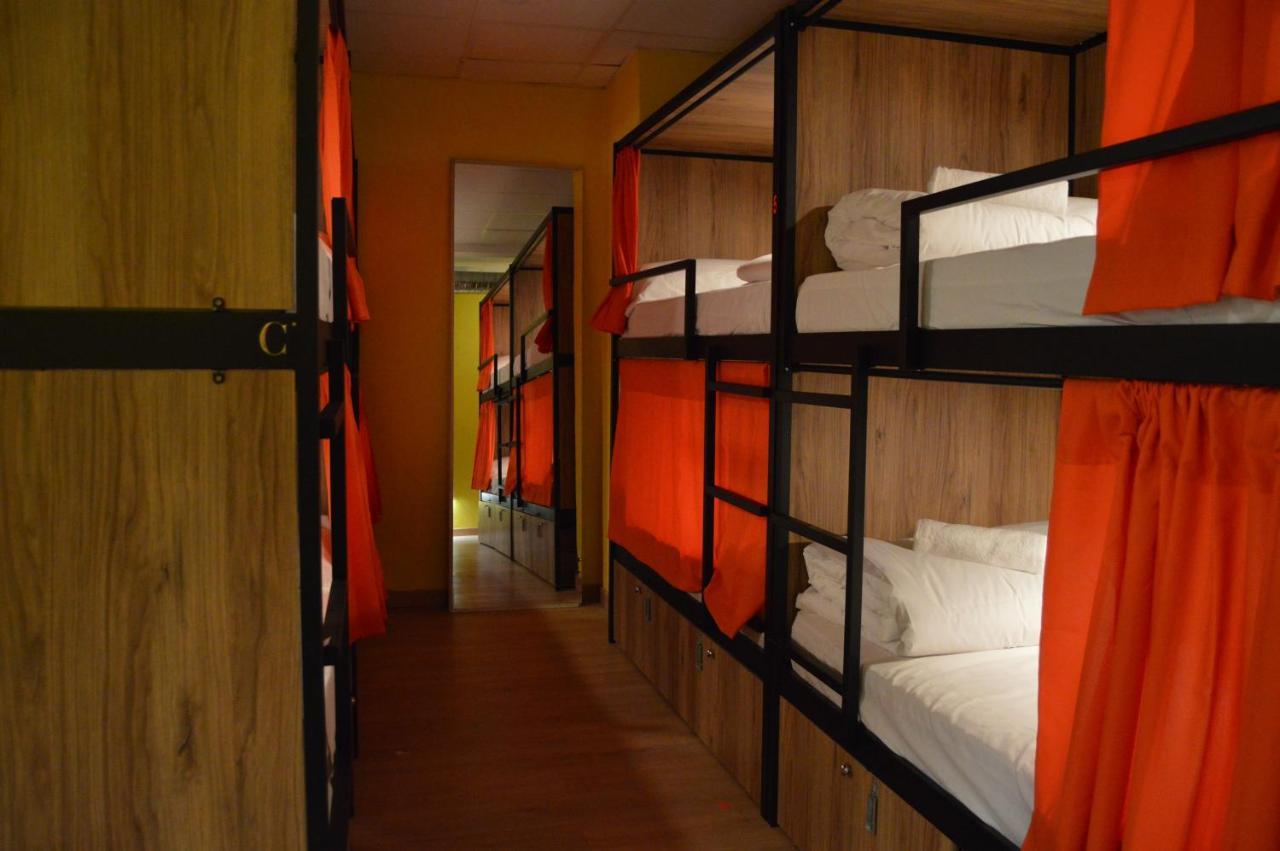 Debod Hostel Madrid Exterior photo