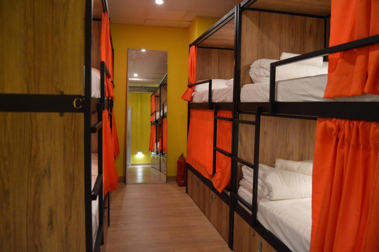 Debod Hostel Madrid Exterior photo