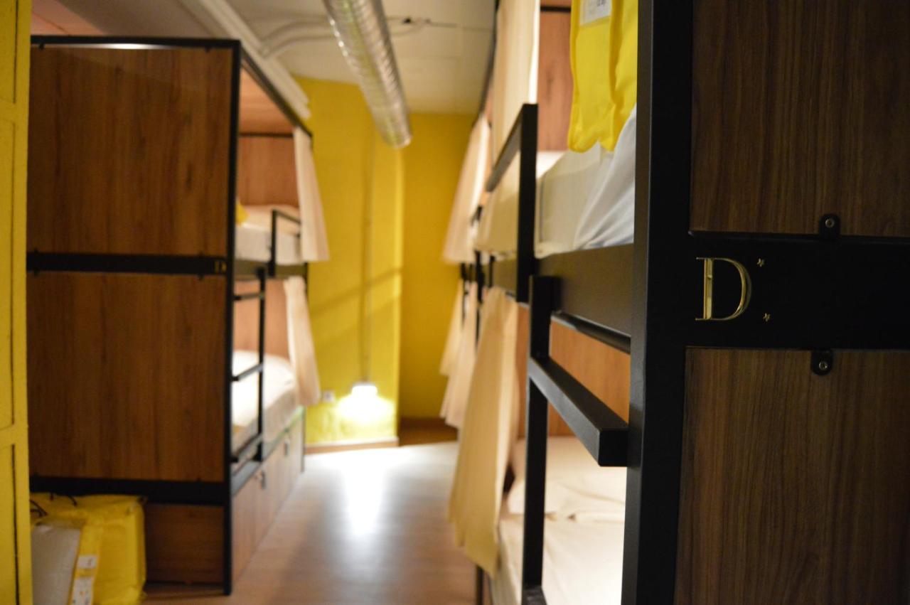 Debod Hostel Madrid Exterior photo